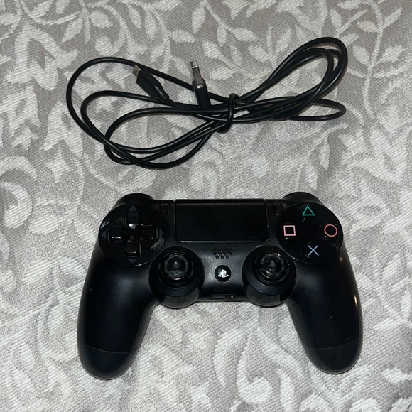 PlayStation 4 Remote w/ charger